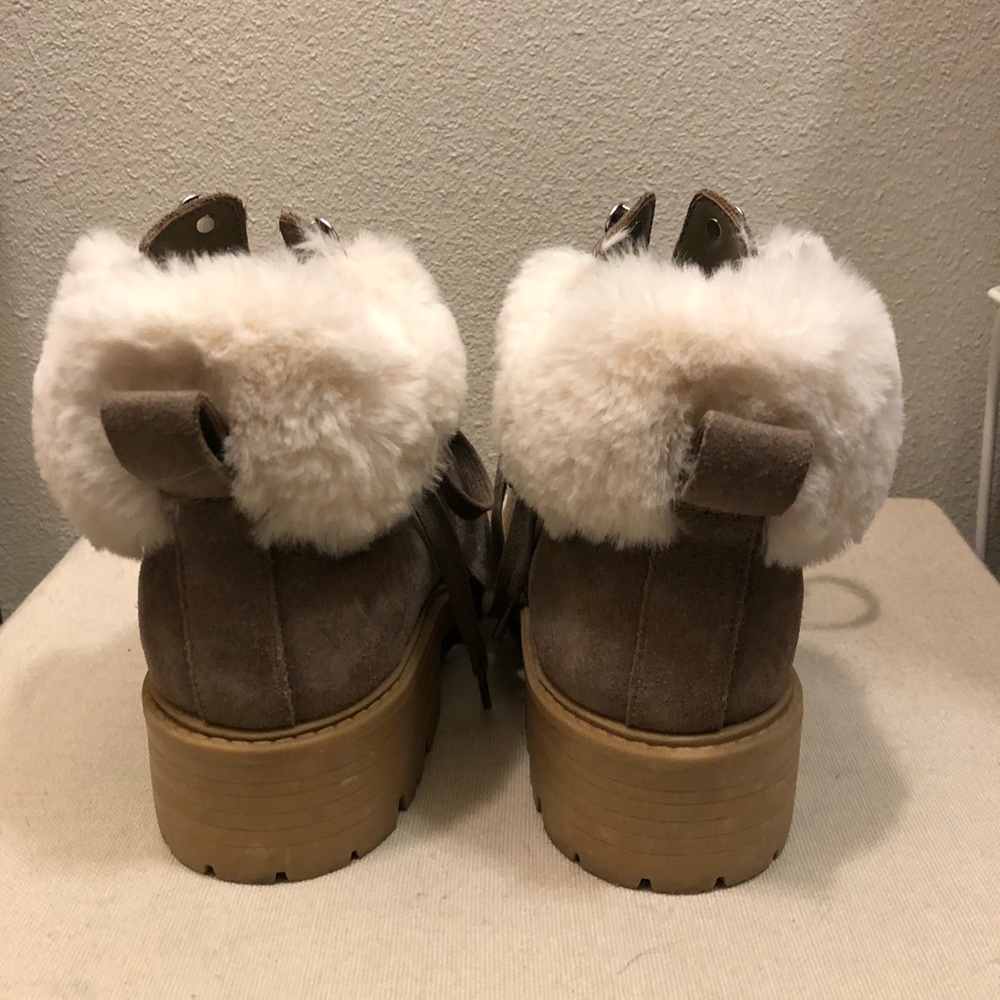 Kendall and Kylie snow boots - Picture 2 of 6